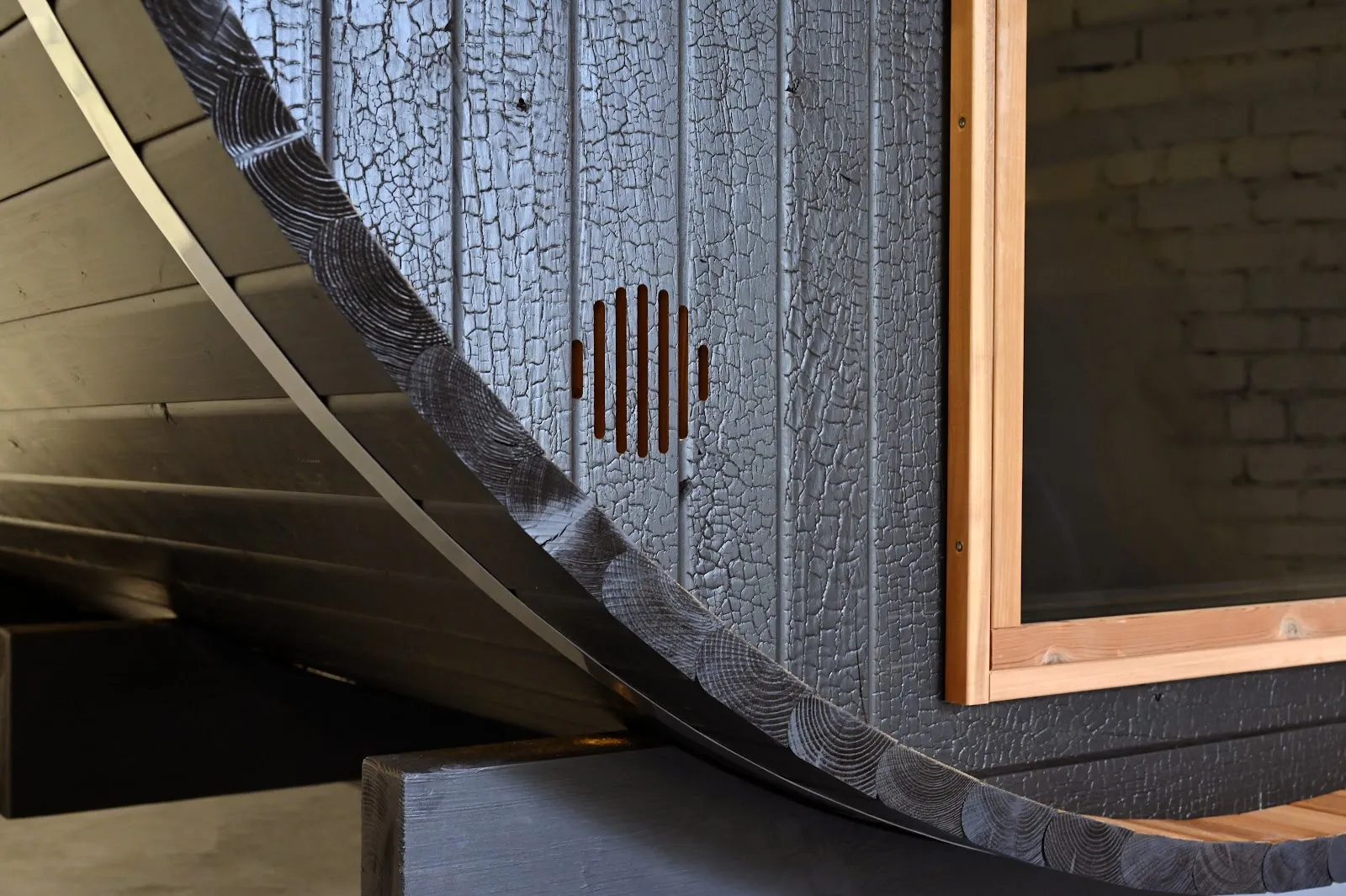 Chillfire Mulberry Black 6 Window sauna, view 2